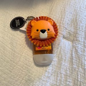 Bath & body works lion pocketbac holder makes noise! Plus sanitizer